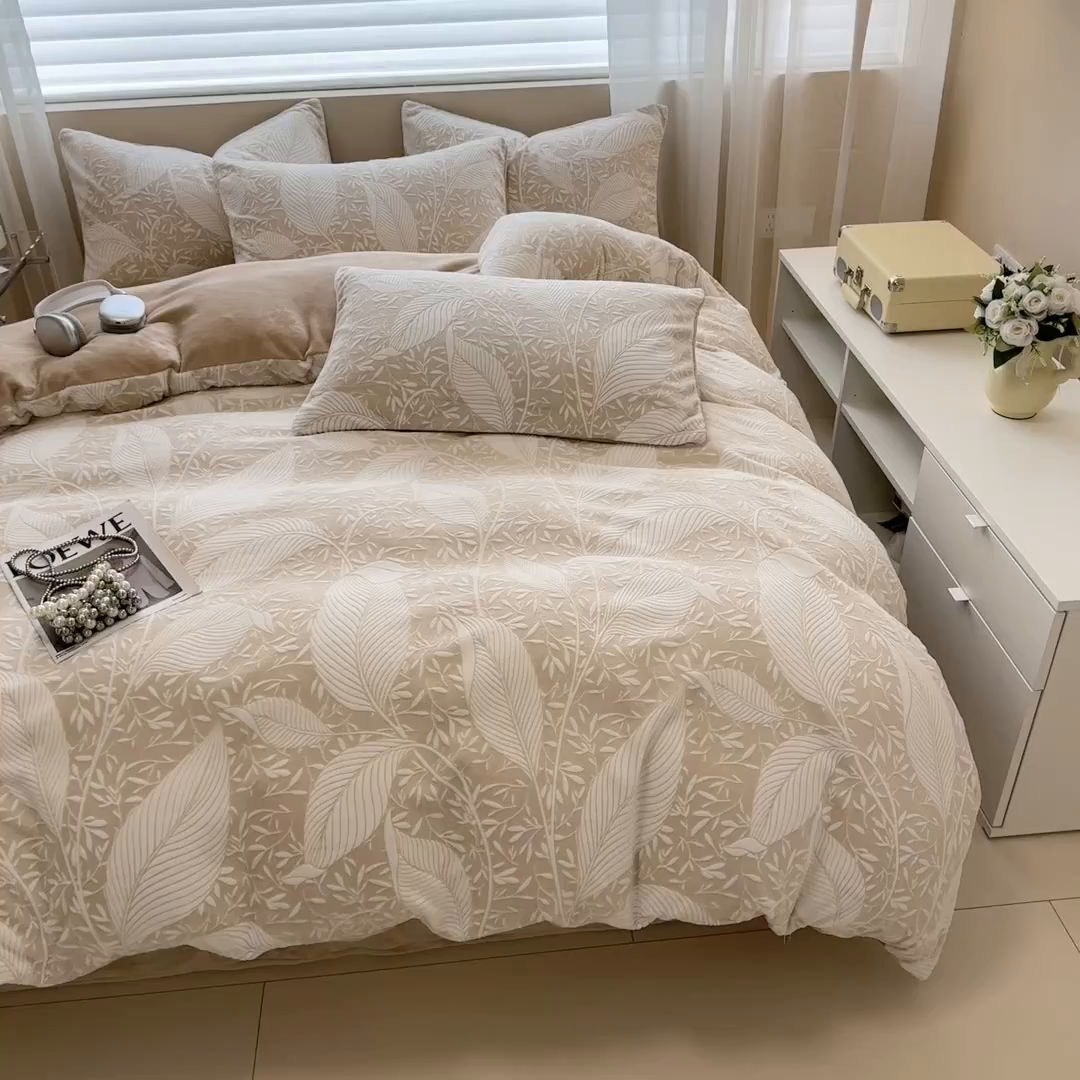 91家纺网 家纺一手货源 找家纺 眠博士 2025新款立体雕花牛奶绒加厚保暖四件套 立体雕花-千叶咖