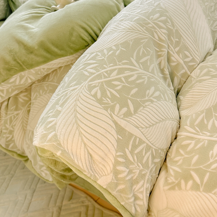 91家纺网 家纺一手货源 找家纺 眠博士 2025新款立体雕花牛奶绒加厚保暖四件套 立体雕花-千叶绿