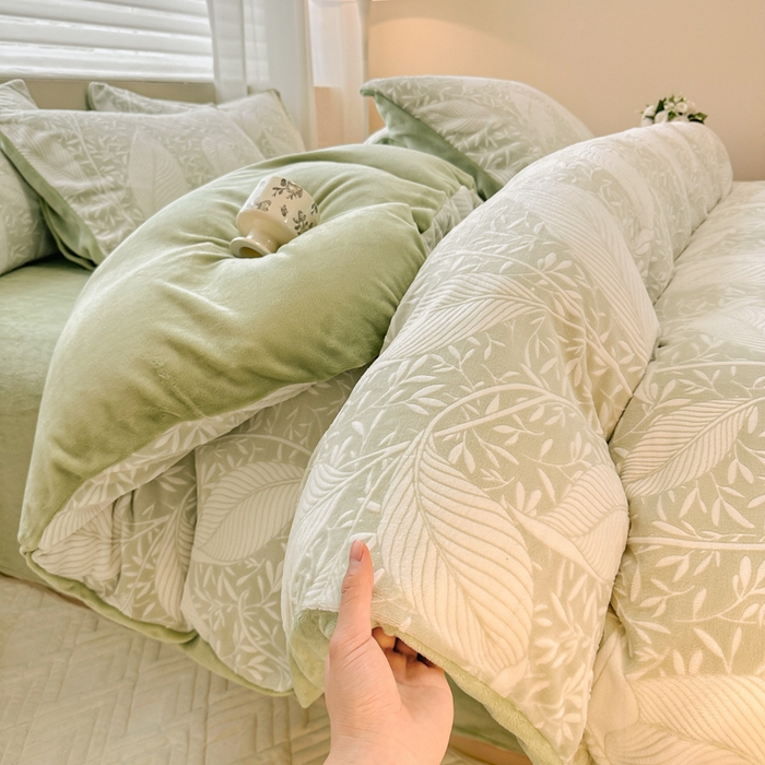 91家纺网 家纺一手货源 找家纺 眠博士 2025新款立体雕花牛奶绒加厚保暖四件套 立体雕花-千叶绿