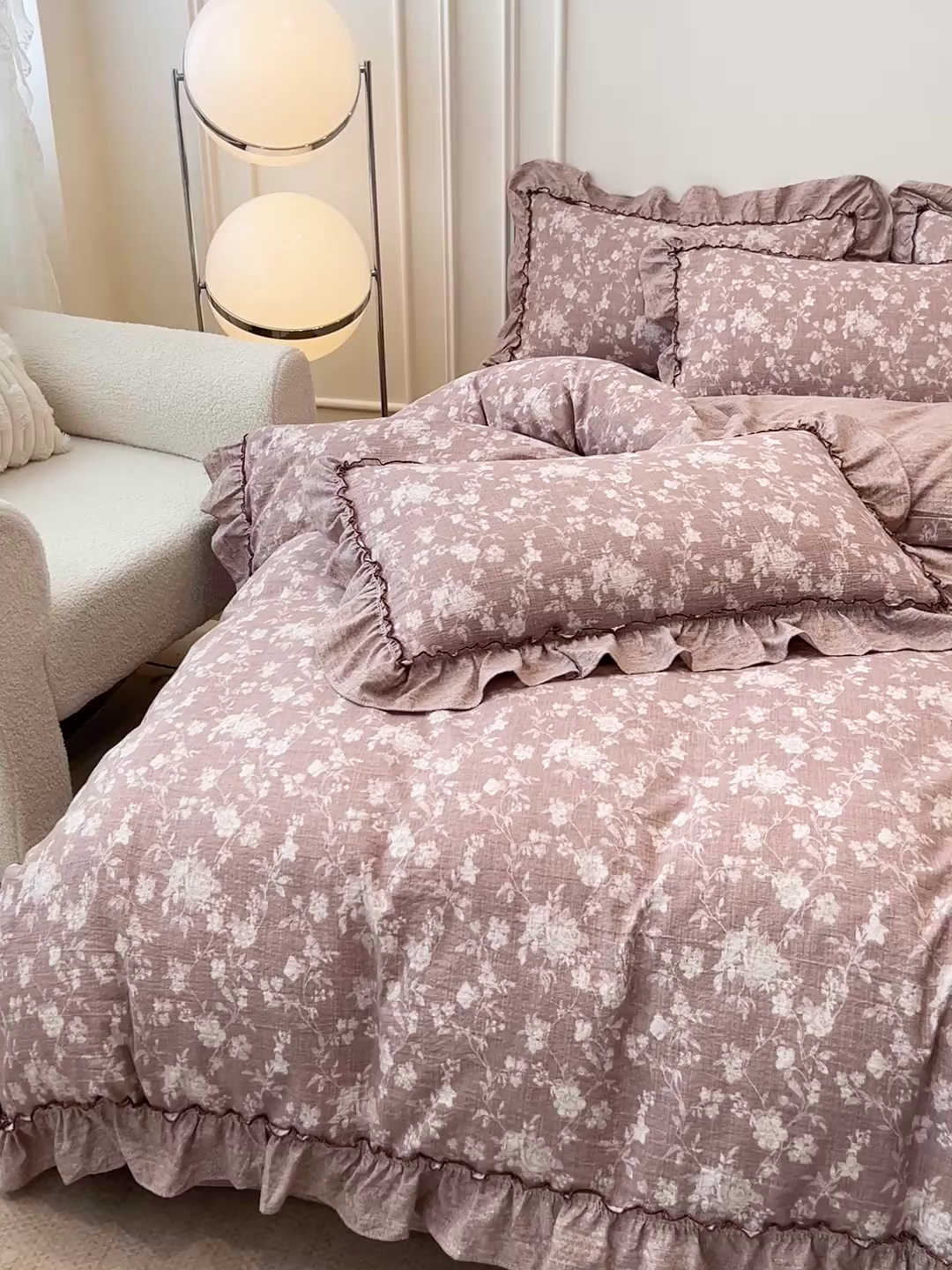 91家纺网 家纺一手货源 找家纺 逸林家纺《原希尔顿逸林》 2025秋冬新品加厚高克重亚麻复古原麻皱皱纱印花四件套法式花边 花颜