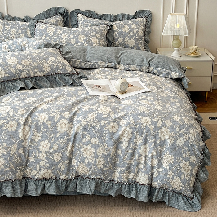 91家纺网 家纺一手货源 找家纺 逸林家纺《原希尔顿逸林》 2025秋冬新品加厚高克重亚麻复古原麻皱皱纱印花四件套法式花边 满园花开