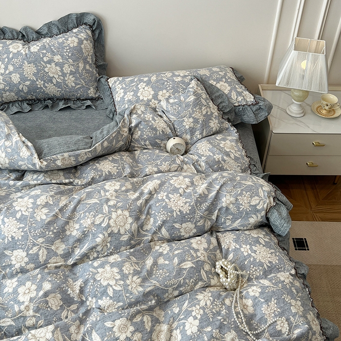 91家纺网 家纺一手货源 找家纺 逸林家纺《原希尔顿逸林》 2025秋冬新品加厚高克重亚麻复古原麻皱皱纱印花四件套法式花边 满园花开