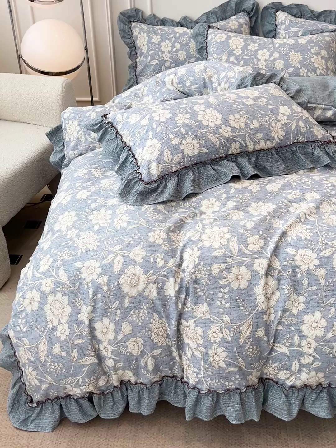 91家纺网 家纺一手货源 找家纺 逸林家纺《原希尔顿逸林》 2025秋冬新品加厚高克重亚麻复古原麻皱皱纱印花四件套法式花边 满园花开