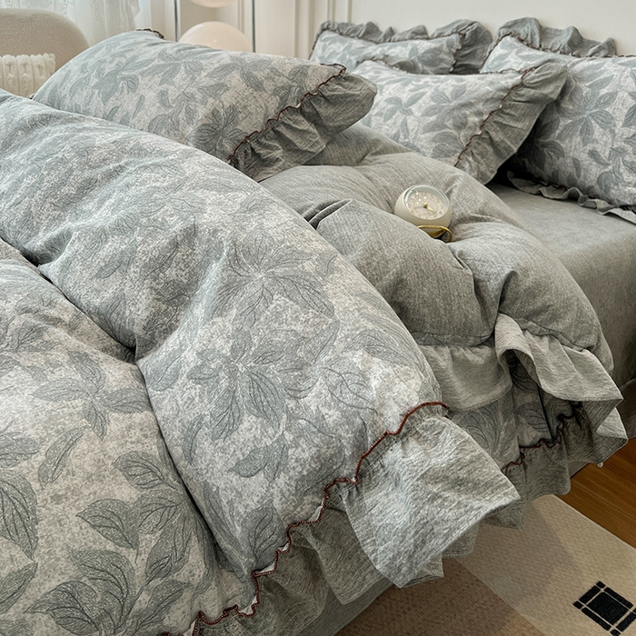 91家纺网 家纺一手货源 找家纺 逸林家纺《原希尔顿逸林》 2025秋冬新品加厚高克重亚麻复古原麻皱皱纱印花四件套法式花边 叶之舞