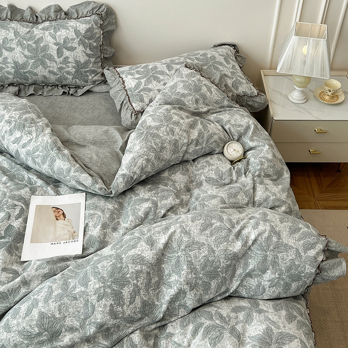 91家纺网 家纺一手货源 找家纺 逸林家纺《原希尔顿逸林》 2025秋冬新品加厚高克重亚麻复古原麻皱皱纱印花四件套法式花边 叶之舞