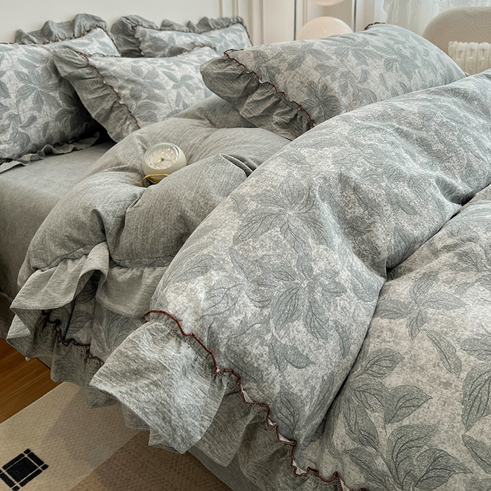 91家纺网 家纺一手货源 找家纺 逸林家纺《原希尔顿逸林》 2025秋冬新品加厚高克重亚麻复古原麻皱皱纱印花四件套法式花边 叶之舞