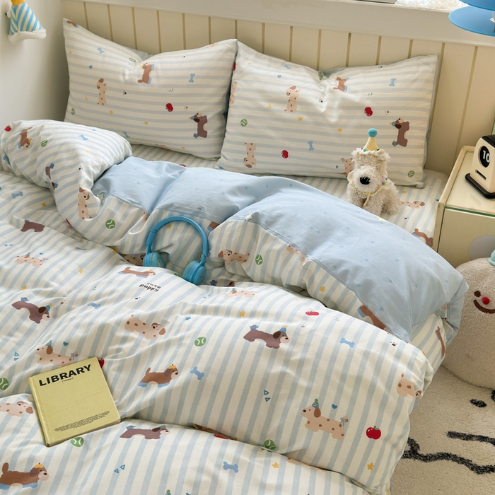 91家纺网 家纺一手货源 找家纺 曼之夏 2025新款全棉纯棉40支学生季卡通印花四件套 椰蓝小腊肠