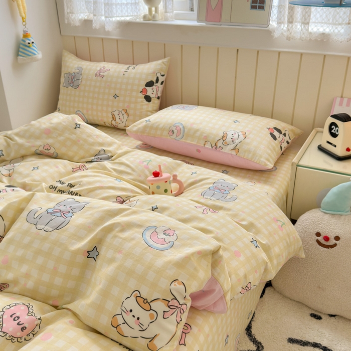 91家纺网 家纺一手货源 找家纺 曼之夏 2025新款全棉纯棉40支学生季卡通印花四件套 格子猫