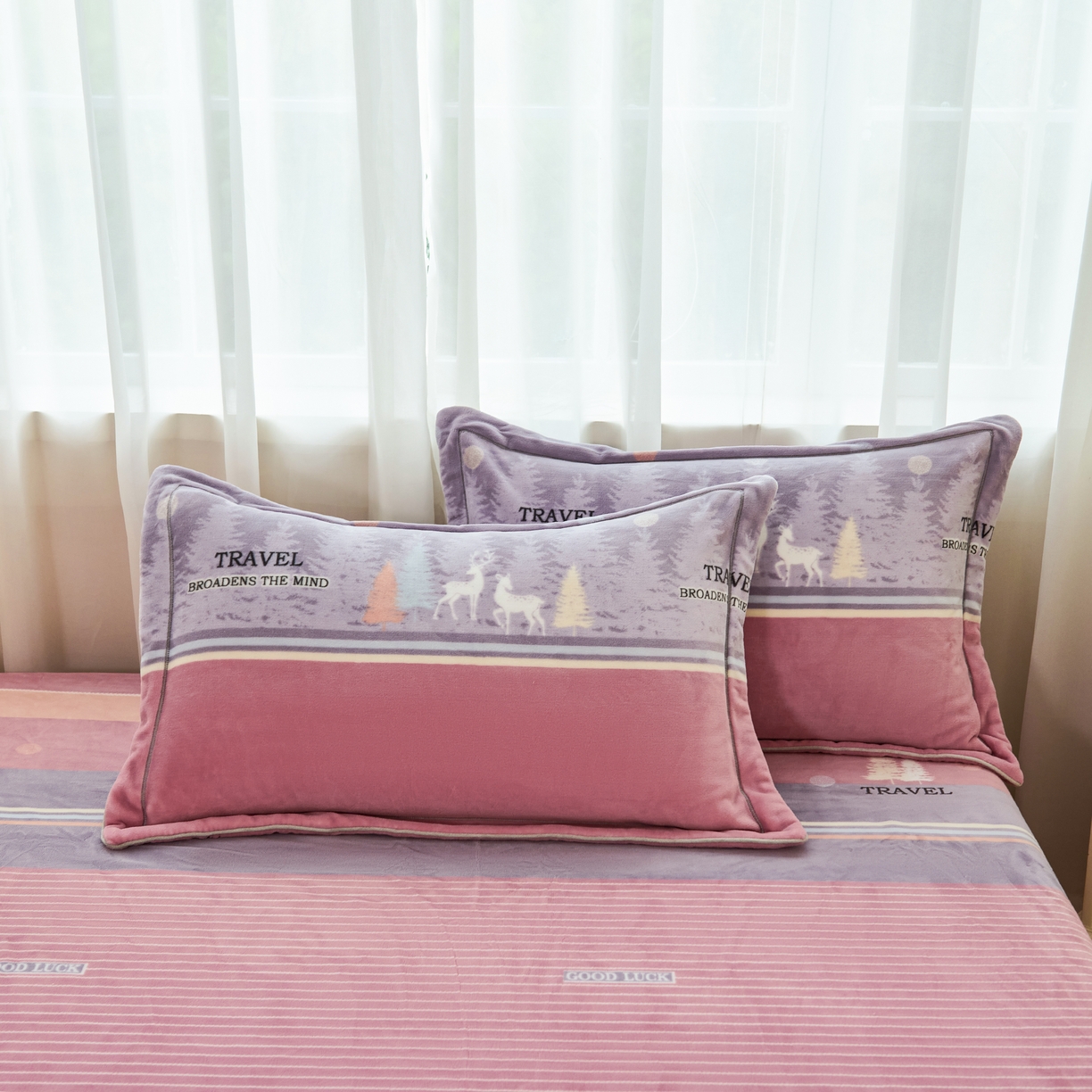 91家纺网 家纺一手货源 找家纺 尚品凤凰2025新款高克重印花牛奶绒四件套-工艺款 林深见鹿-粉