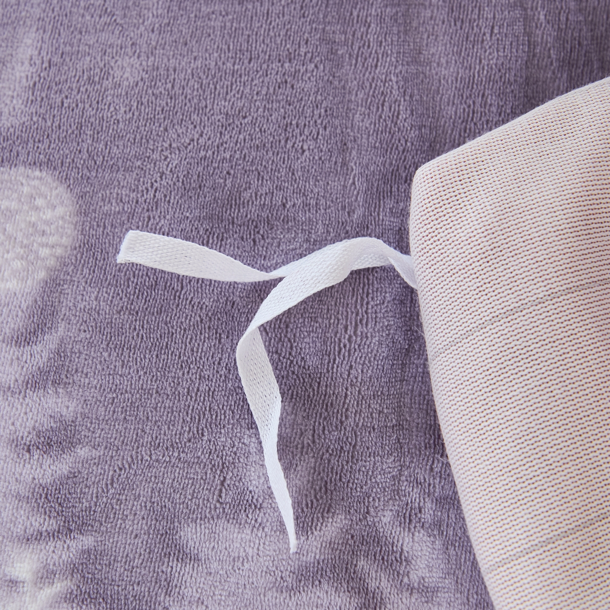 91家纺网 家纺一手货源 找家纺 尚品凤凰2025新款高克重印花牛奶绒四件套-工艺款 林深见鹿-灰