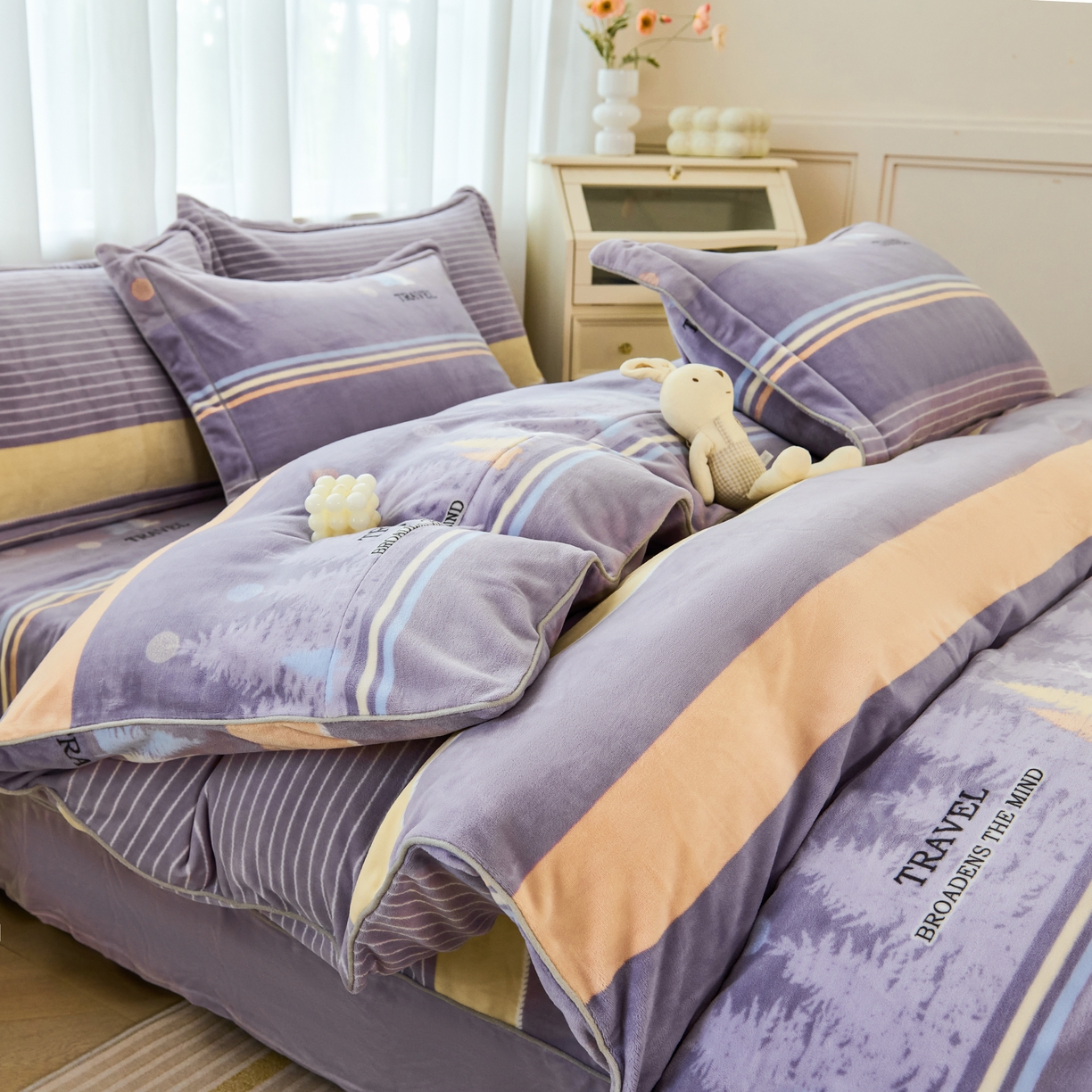 91家纺网 家纺一手货源 找家纺 尚品凤凰2025新款高克重印花牛奶绒四件套-工艺款 林深见鹿-灰