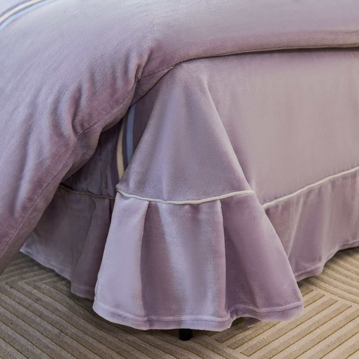 91家纺网 家纺一手货源 找家纺 尚品凤凰2025新款高克重印花牛奶绒四件套-工艺款 林深见鹿-灰