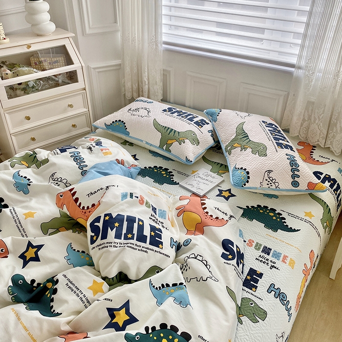 91家纺网 家纺一手货源 找家纺 羽爱家纺 2025新款A类双面印花全棉水洗床盖套件-三件套 恐龙漫画-