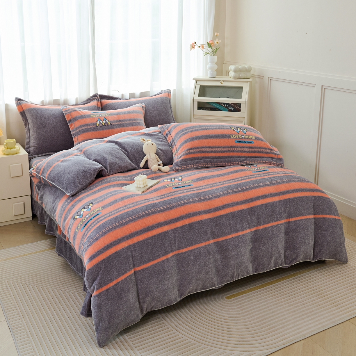 91家纺网 家纺一手货源 找家纺 尚品凤凰2025新款高克重印花牛奶绒四件套-工艺款 条纹日记