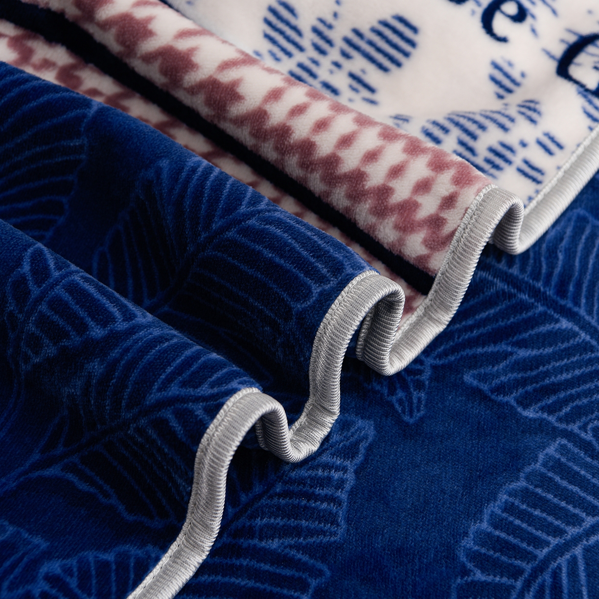 91家纺网 家纺一手货源 找家纺 贝诗梦 2025新款牛奶绒金貂绒法莱绒单被套 玫瑰物语