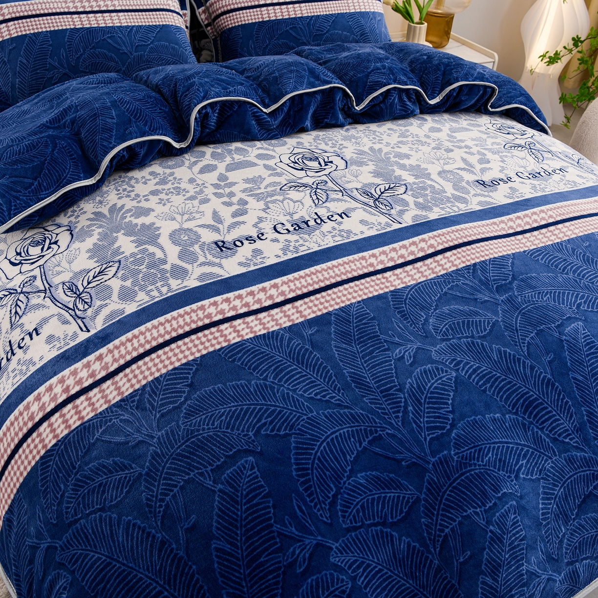 91家纺网 家纺一手货源 找家纺 贝诗梦 2025新款牛奶绒金貂绒法莱绒单被套 玫瑰物语