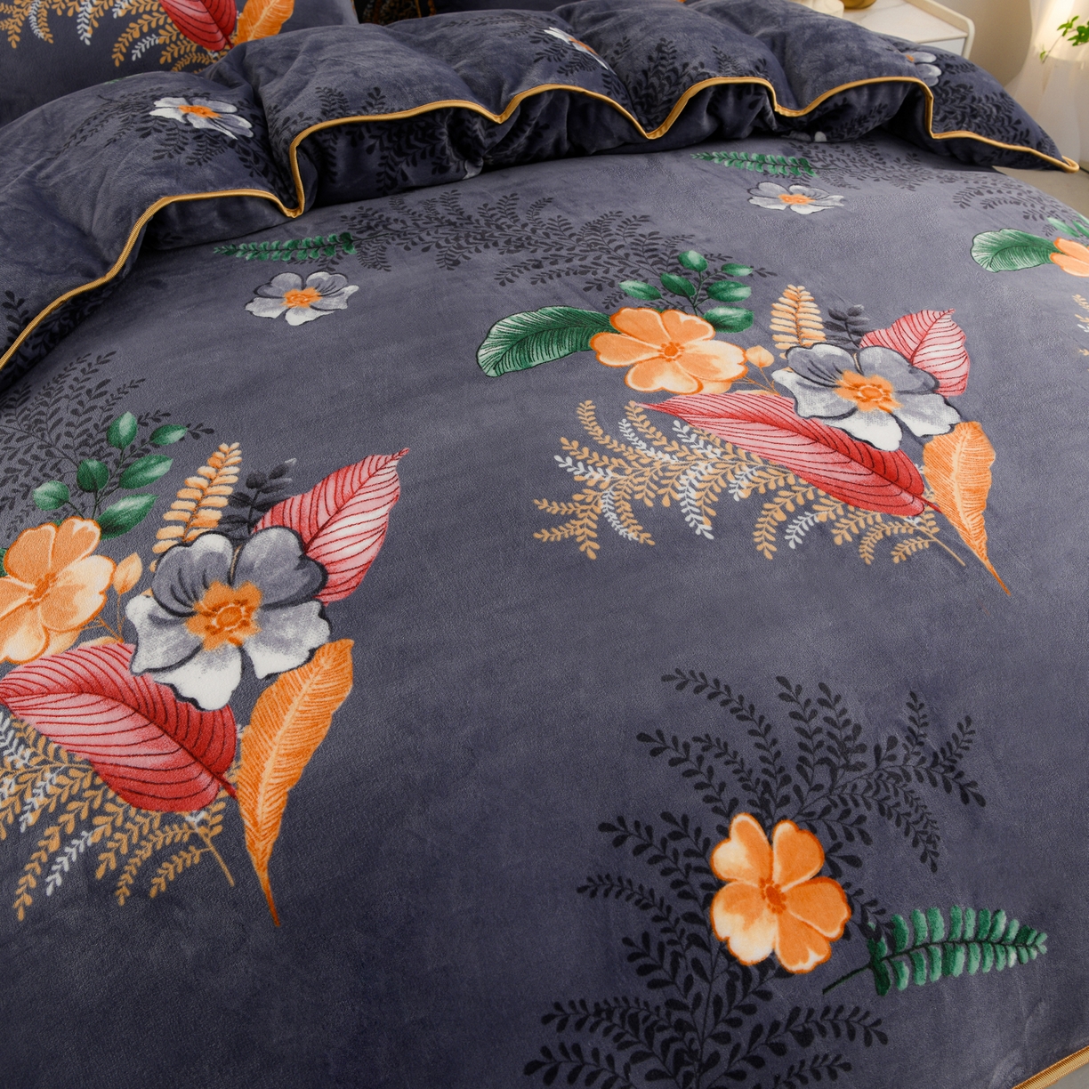 91家纺网 家纺一手货源 找家纺 贝诗梦 2025新款牛奶绒金貂绒法莱绒单被套 盛宴花开