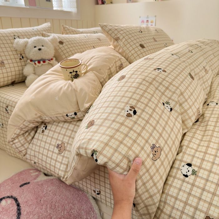 91家纺网 家纺一手货源 找家纺 曼之夏 2025新款全棉纯棉40支学生季卡通印花四件套 曲奇小狗