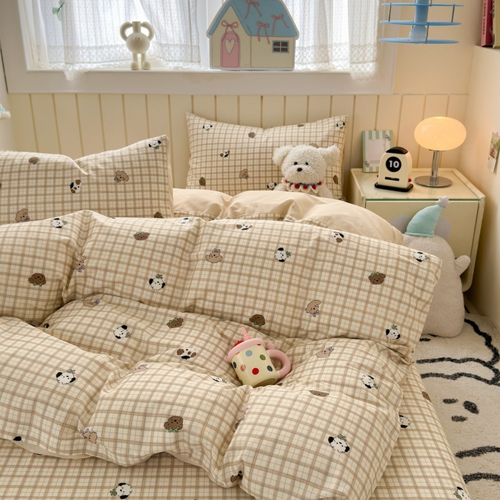 91家纺网 家纺一手货源 找家纺 曼之夏 2025新款全棉纯棉40支学生季卡通印花四件套 曲奇小狗