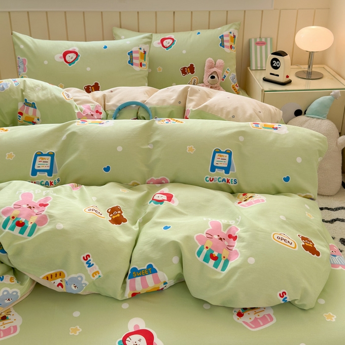 91家纺网 家纺一手货源 找家纺 曼之夏 2025新款全棉纯棉40支学生季卡通印花四件套 趣味熊