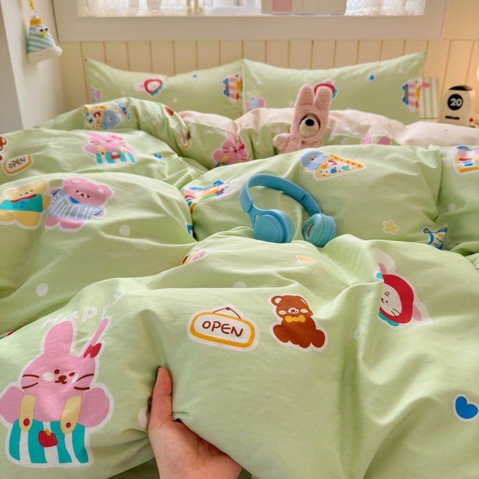 91家纺网 家纺一手货源 找家纺 曼之夏 2025新款全棉纯棉40支学生季卡通印花四件套 趣味熊