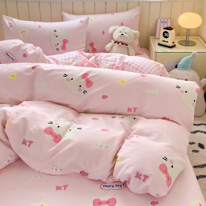 91家纺网 家纺一手货源 找家纺 曼之夏 2025新款全棉纯棉40支学生季卡通印花四件套 甜心猫咪