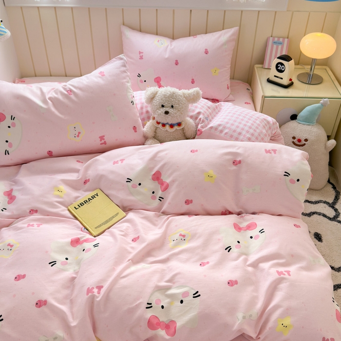 91家纺网 家纺一手货源 找家纺 曼之夏 2025新款全棉纯棉40支学生季卡通印花四件套 甜心猫咪