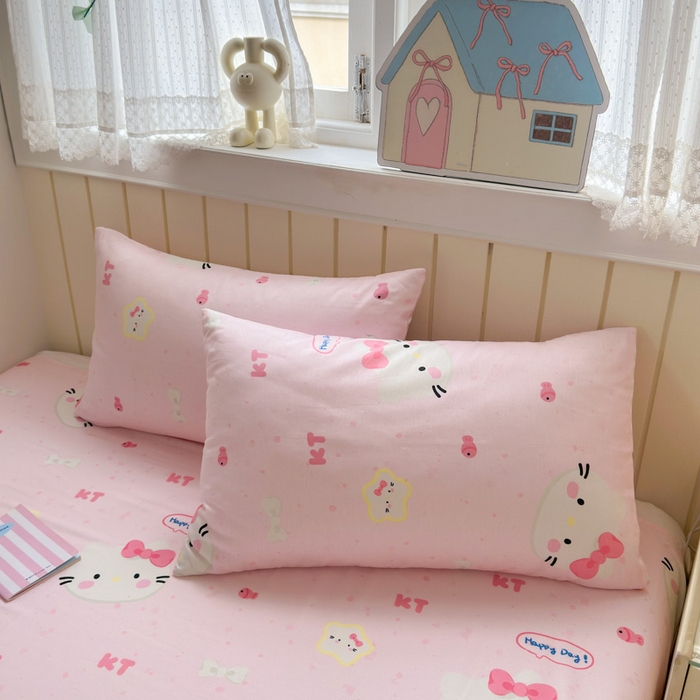 91家纺网 家纺一手货源 找家纺 曼之夏 2025新款全棉纯棉40支学生季卡通印花四件套 甜心猫咪