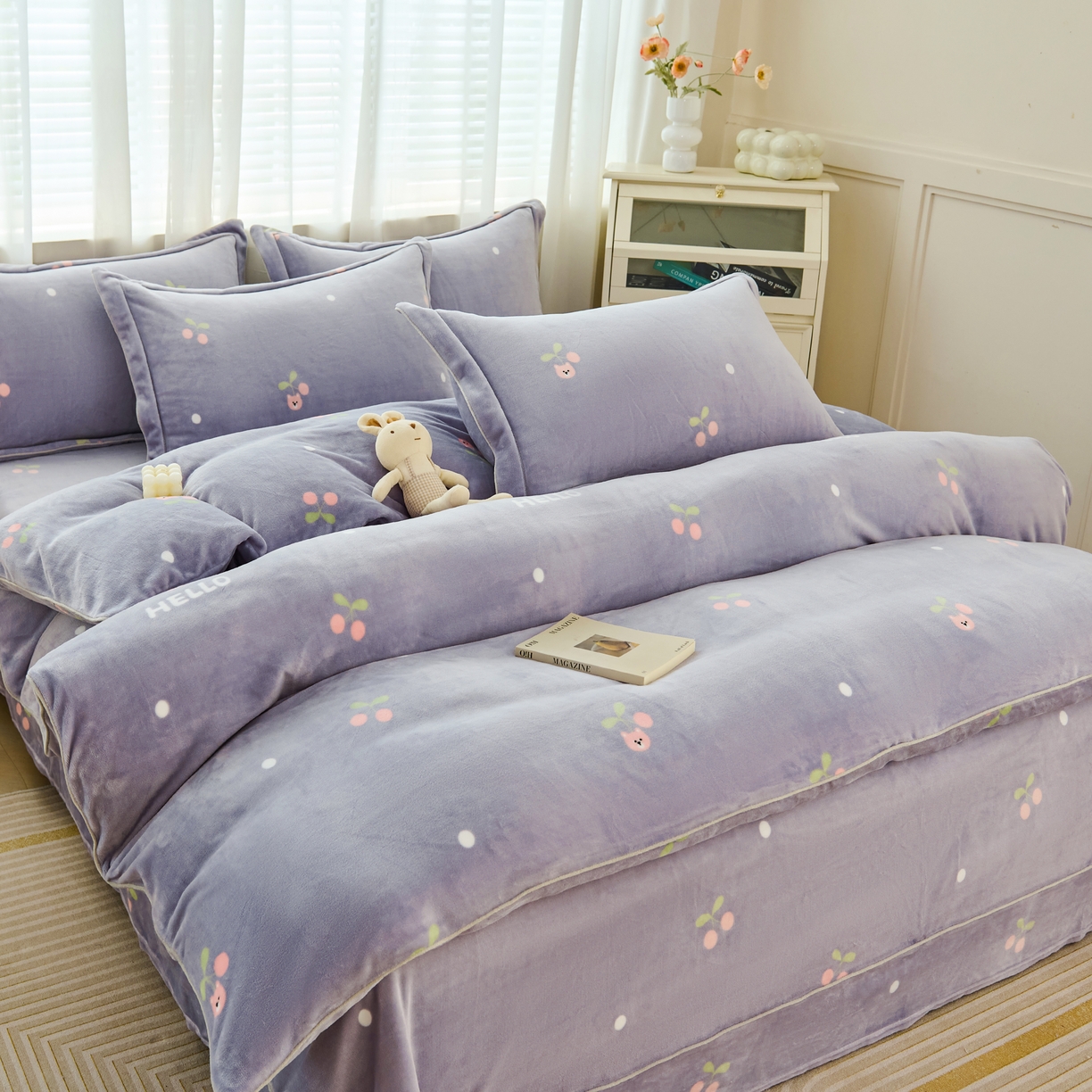 91家纺网 家纺一手货源 找家纺 尚品凤凰2025新款高克重印花牛奶绒四件套-工艺款 水果樱桃-灰