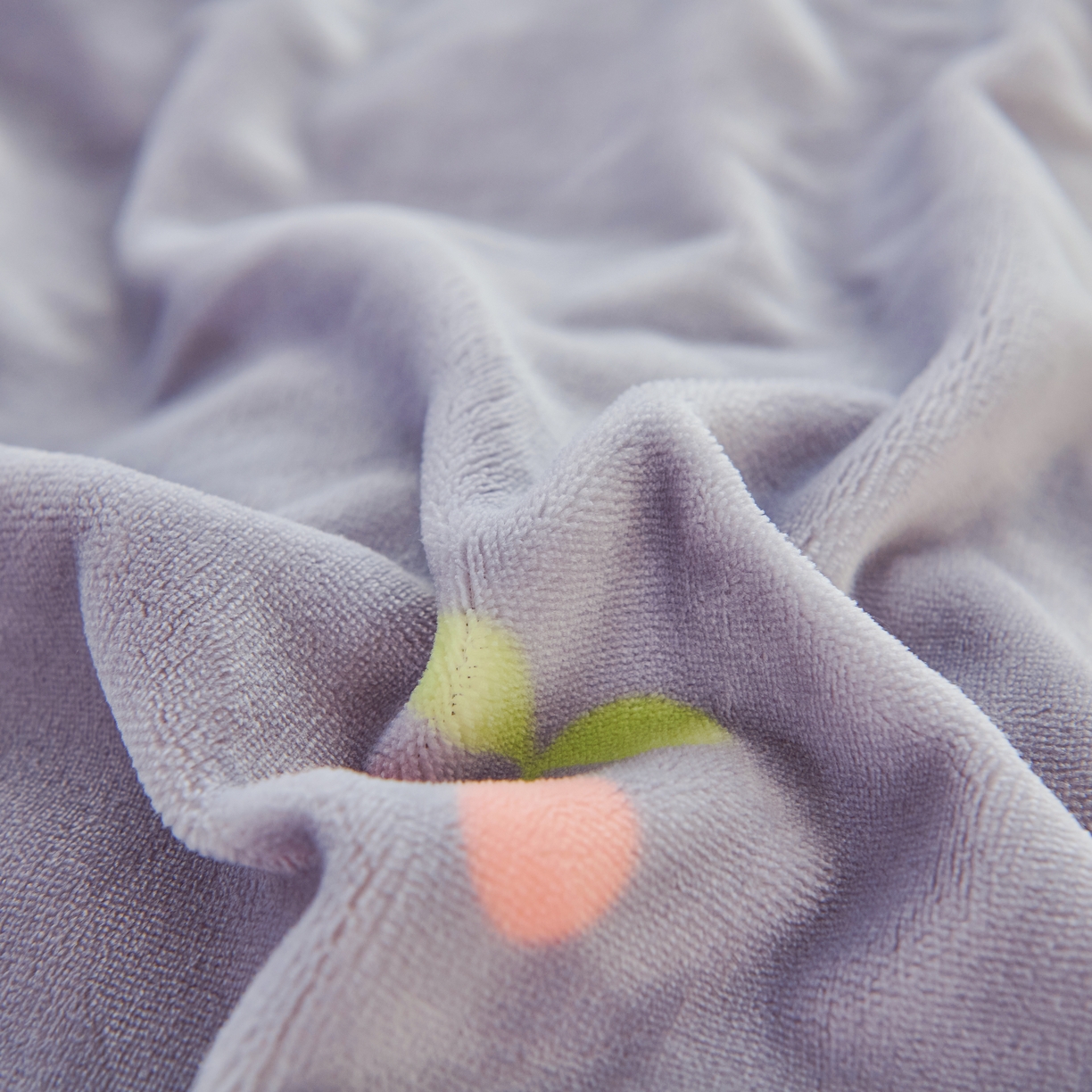 91家纺网 家纺一手货源 找家纺 尚品凤凰2025新款高克重印花牛奶绒四件套-工艺款 水果樱桃-灰