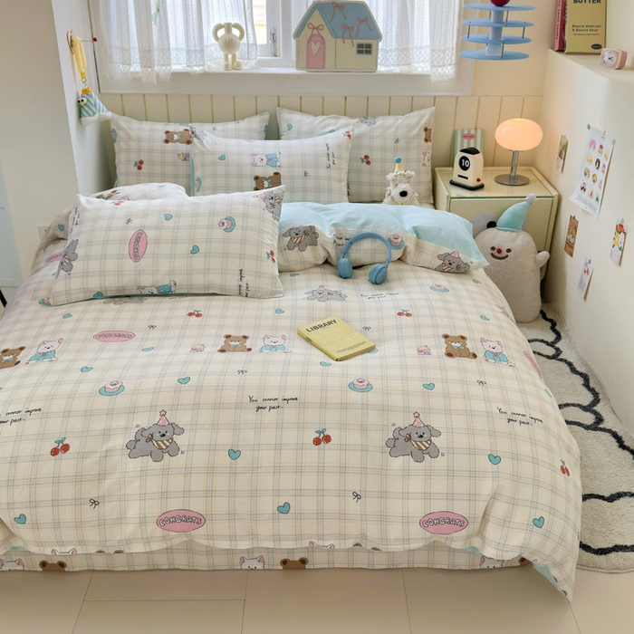 91家纺网 家纺一手货源 找家纺 曼之夏 2025新款全棉纯棉40支学生季卡通印花四件套 樱桃熊仔