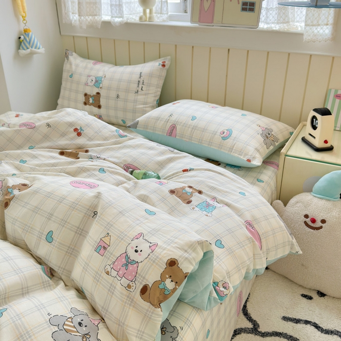 91家纺网 家纺一手货源 找家纺 曼之夏 2025新款全棉纯棉40支学生季卡通印花四件套 樱桃熊仔