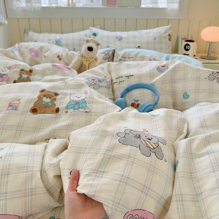 91家纺网 家纺一手货源 找家纺 曼之夏 2025新款全棉纯棉40支学生季卡通印花四件套 樱桃熊仔