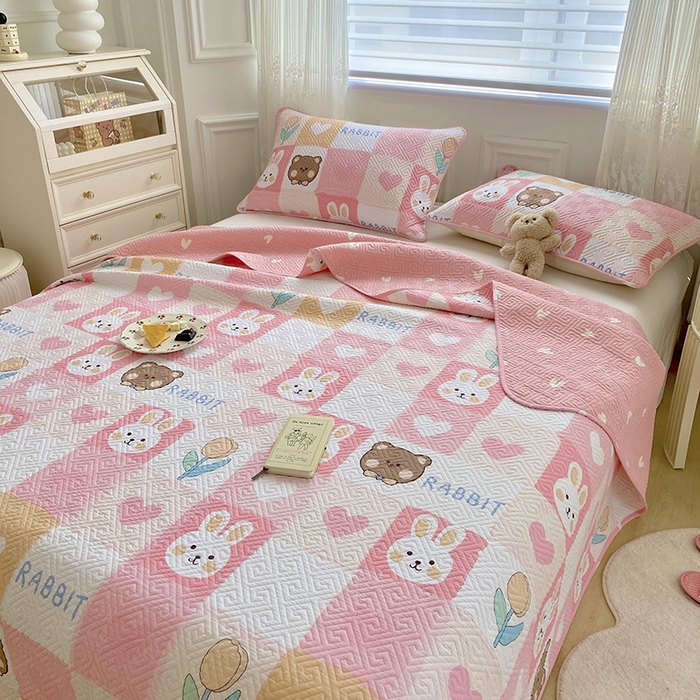 91家纺网 家纺一手货源 找家纺 羽爱家纺 2025新款A类双面印花全棉水洗床盖套件-三件套 奶油兔-