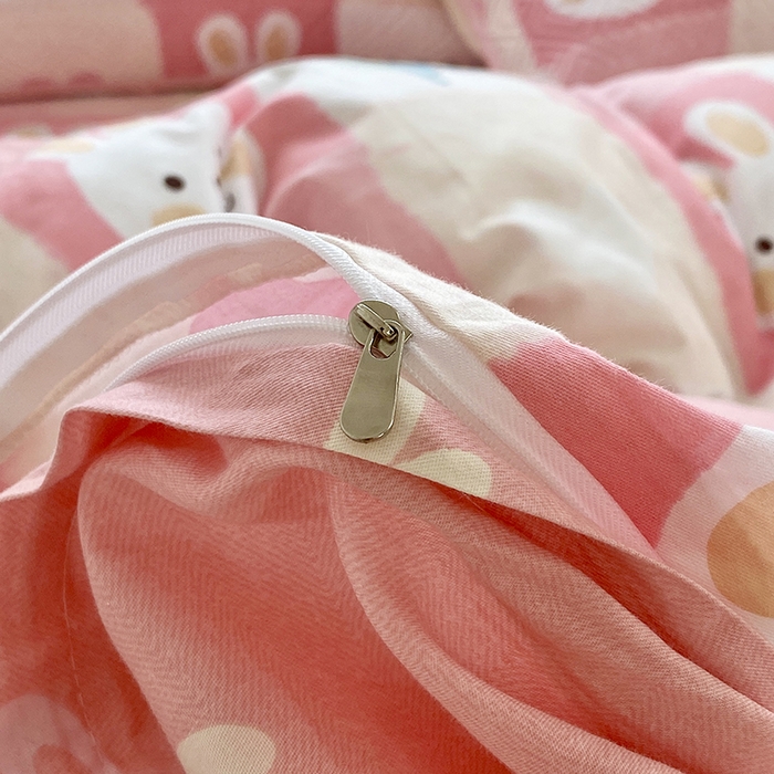 91家纺网 家纺一手货源 找家纺 羽爱家纺 2025新款A类双面印花全棉水洗床盖套件-三件套 奶油兔-