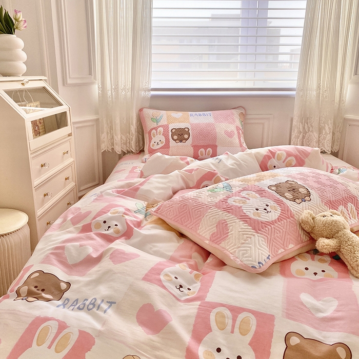 91家纺网 家纺一手货源 找家纺 羽爱家纺 2025新款A类双面印花全棉水洗床盖套件-三件套 奶油兔-