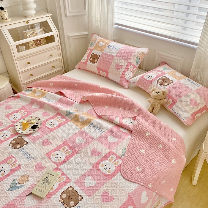 91家纺网 家纺一手货源 找家纺 羽爱家纺 2025新款A类双面印花全棉水洗床盖套件-三件套 奶油兔-