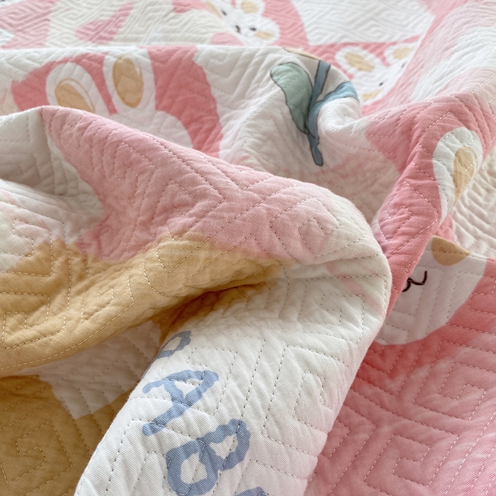 91家纺网 家纺一手货源 找家纺 羽爱家纺 2025新款A类双面印花全棉水洗床盖套件-三件套 奶油兔-