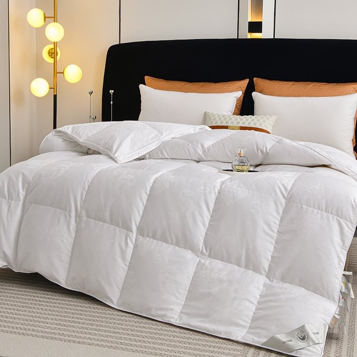 91家纺网 家纺一手货源 找家纺 棠婷  2025年新款全棉80s贡缎50白鸭绒90白鹅绒被鸭绒被双层大提花羽绒被子 白色