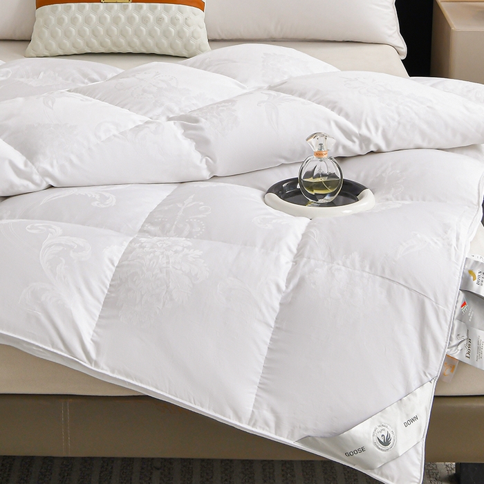 91家纺网 家纺一手货源 找家纺 棠婷  2025年新款全棉80s贡缎50白鸭绒90白鹅绒被鸭绒被双层大提花羽绒被子 白色
