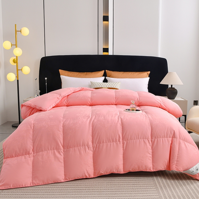 91家纺网 家纺一手货源 找家纺 棠婷  2025年新款全棉80s贡缎50白鸭绒90白鹅绒被鸭绒被双层大提花羽绒被子 粉色