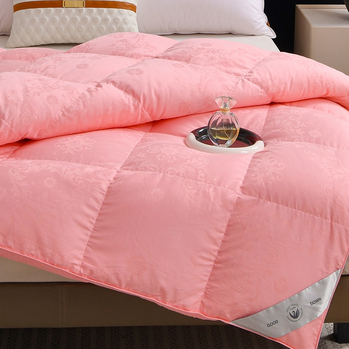 91家纺网 家纺一手货源 找家纺 棠婷  2025年新款全棉80s贡缎50白鸭绒90白鹅绒被鸭绒被双层大提花羽绒被子 粉色