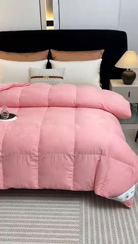 91家纺网 家纺一手货源 找家纺 棠婷  2025年新款全棉80s贡缎50白鸭绒90白鹅绒被鸭绒被双层大提花羽绒被子 粉色