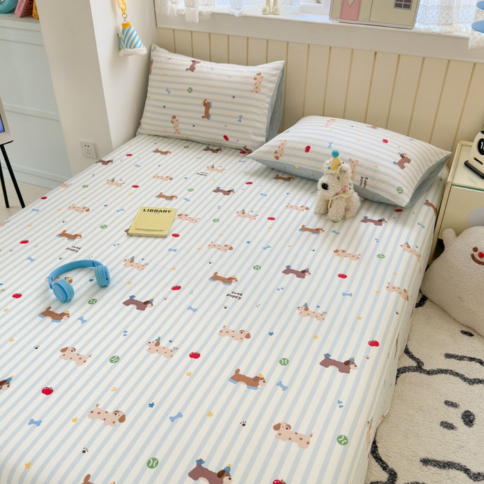 91家纺网 家纺一手货源 找家纺 曼之夏 2025新款全棉纯棉40支学生季卡通印花床单单床单床单单件 椰蓝小腊肠