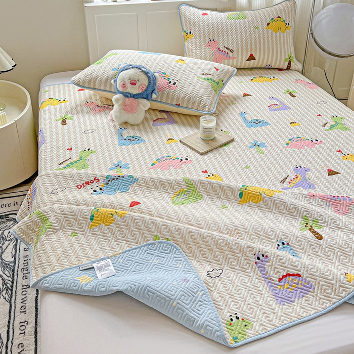 91家纺网 家纺一手货源 找家纺 羽爱家纺 2025新款A类双面印花全棉水洗床盖套件-三件套 动漫恐龙