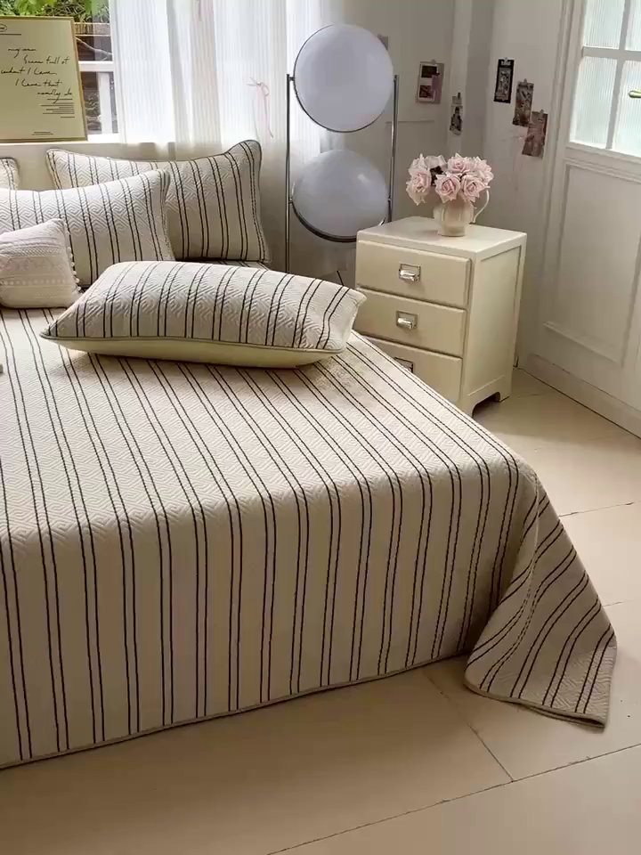 91家纺网 家纺一手货源 找家纺 羽爱家纺 2025新款A类双面印花全棉水洗床盖套件-三件套 漫时光