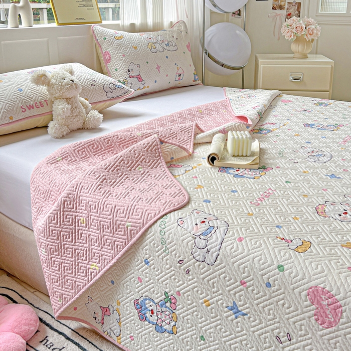 91家纺网 家纺一手货源 找家纺 羽爱家纺 2025新款A类双面印花全棉水洗床盖套件-三件套 甜蜜伙伴