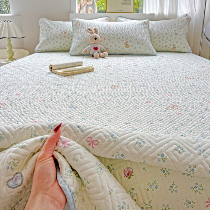 91家纺网 家纺一手货源 找家纺 羽爱家纺 2025新款A类双面印花全棉水洗床盖套件-三件套 兔子乐园