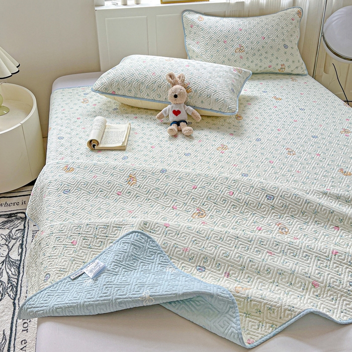 91家纺网 家纺一手货源 找家纺 羽爱家纺 2025新款A类双面印花全棉水洗床盖套件-三件套 兔子乐园