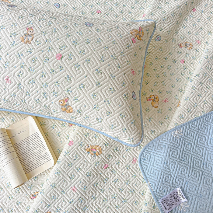 91家纺网 家纺一手货源 找家纺 羽爱家纺 2025新款A类双面印花全棉水洗床盖套件-三件套 兔子乐园